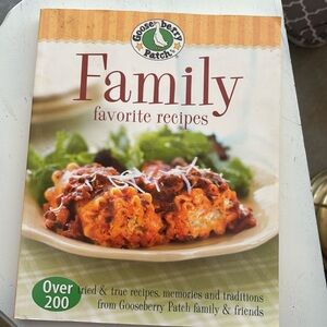 Family favorite recipes from the Gooseberry Patch Family